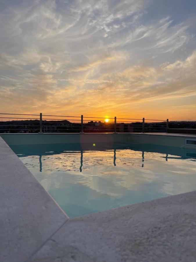 Mier Gold Luxury Apartamento *